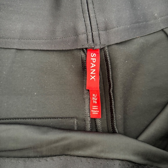 NWOT Spanx dressy shorts - Picture 2 of 3